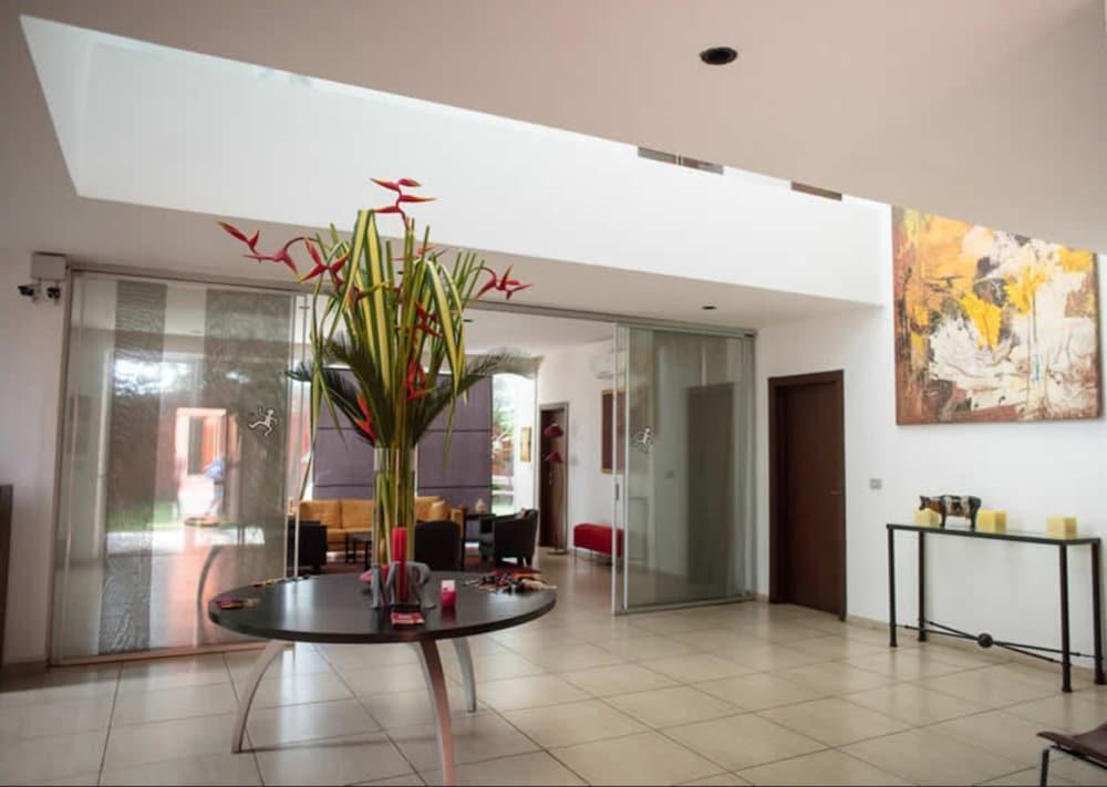 Hotel Maison Rouge โกโตนู ภายนอก รูปภาพ