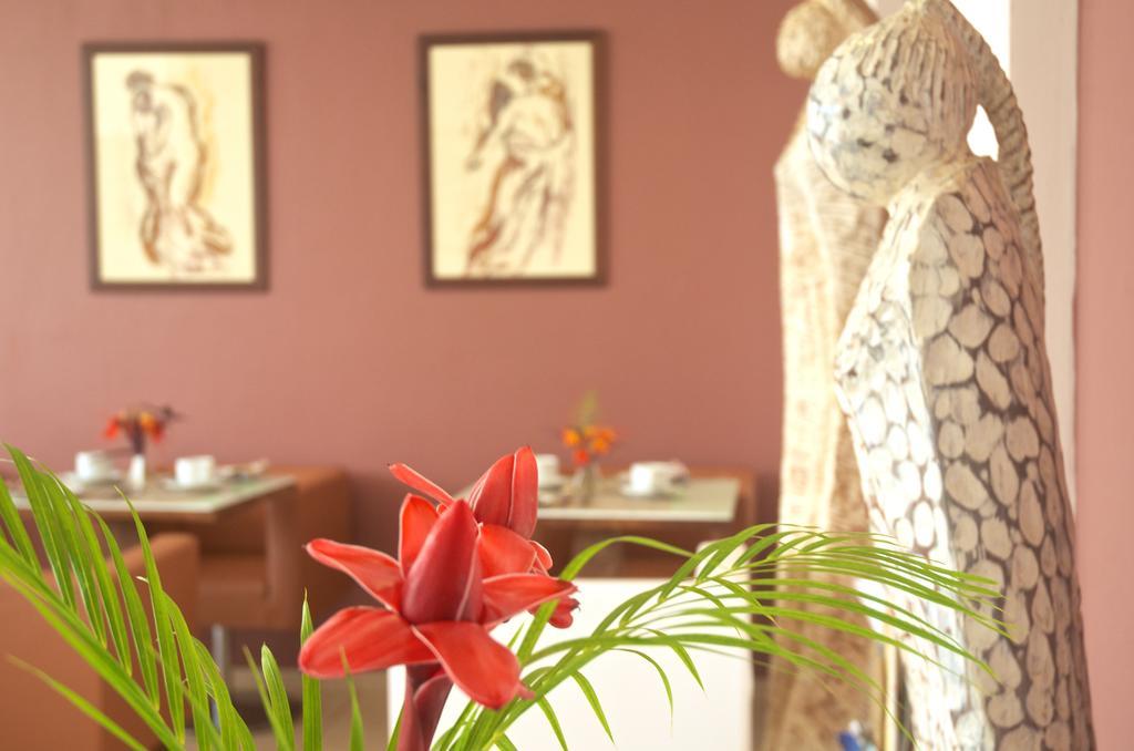 Hotel Maison Rouge โกโตนู ภายนอก รูปภาพ
