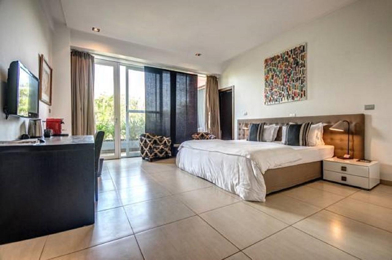 Hotel Maison Rouge โกโตนู ภายนอก รูปภาพ