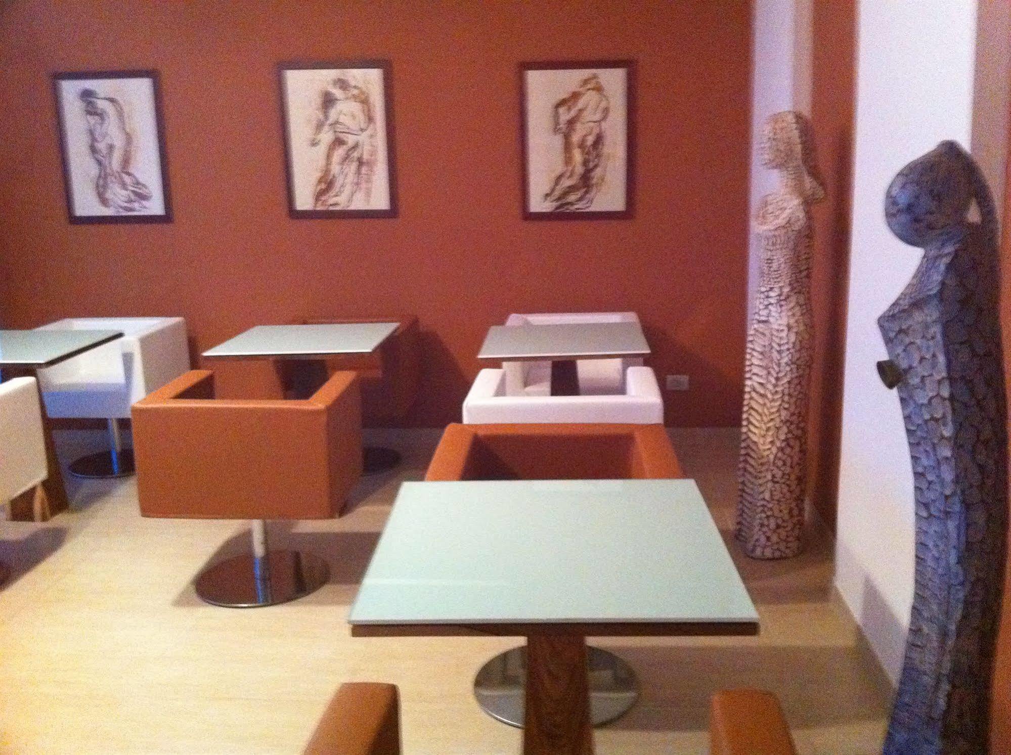 Hotel Maison Rouge โกโตนู ภายนอก รูปภาพ
