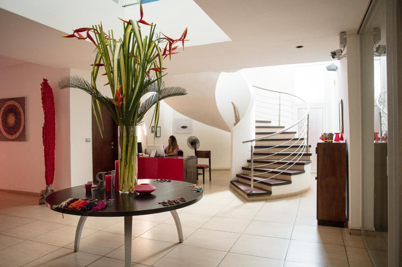Hotel Maison Rouge โกโตนู ภายนอก รูปภาพ