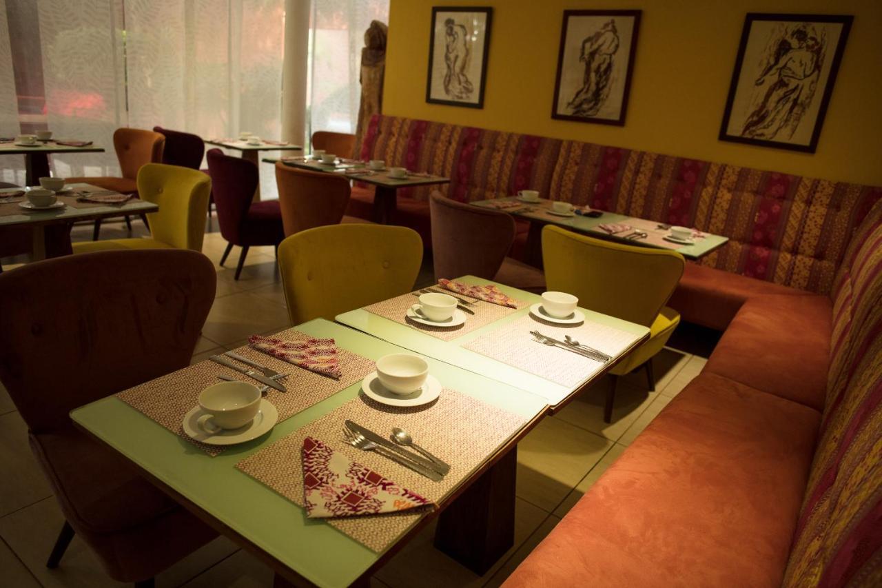 Hotel Maison Rouge โกโตนู ภายนอก รูปภาพ